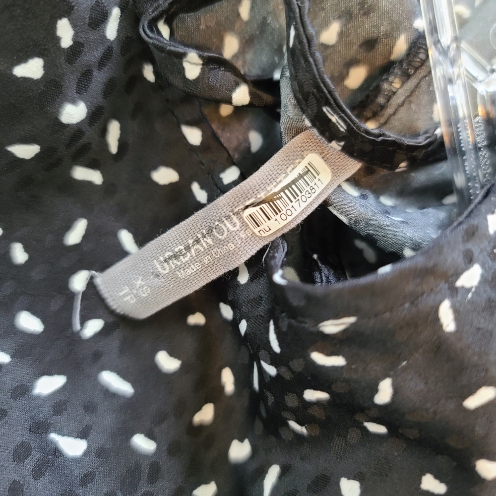 Urban Outfitters Angela Cut-Out Back Maxi Dress - Picture 10 of 12